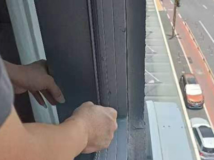 玻璃幕墙维修