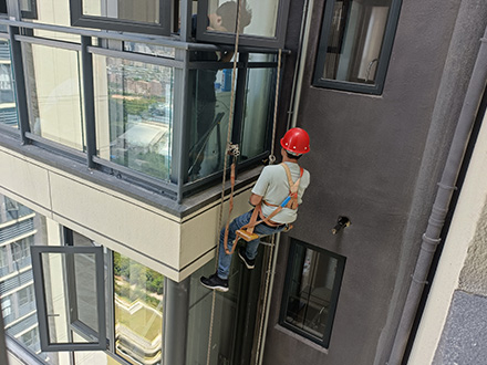 玻璃幕墙维修